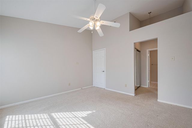 2211 S Kirkwood Road 19, Houston, TX 77077