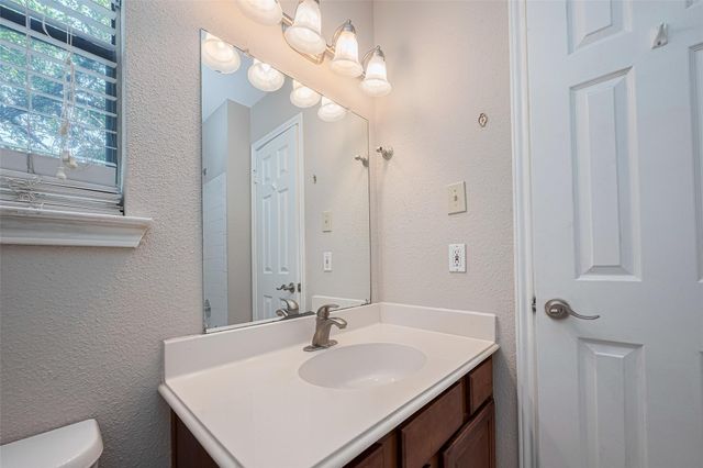 2211 S Kirkwood Road 19, Houston, TX 77077