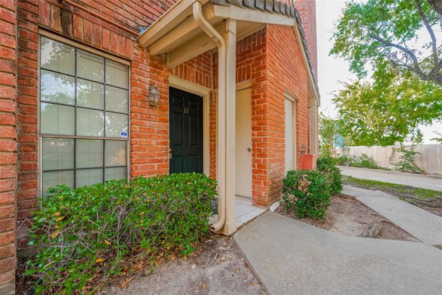 2211 S Kirkwood Road 19, Houston, TX 77077