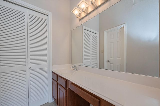 2211 S Kirkwood Road 19, Houston, TX 77077