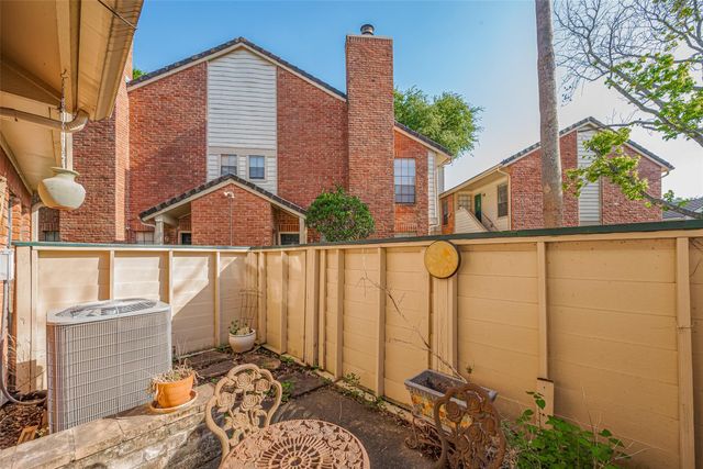 2211 S Kirkwood Road 19, Houston, TX 77077