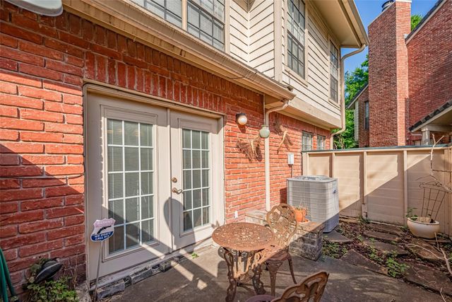 2211 S Kirkwood Road 19, Houston, TX 77077