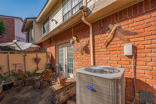 2211 S Kirkwood Road 19, Houston, TX 77077