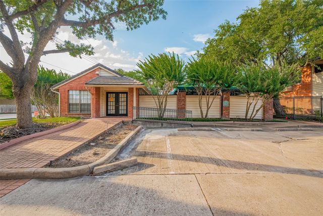 2211 S Kirkwood Road 19, Houston, TX 77077