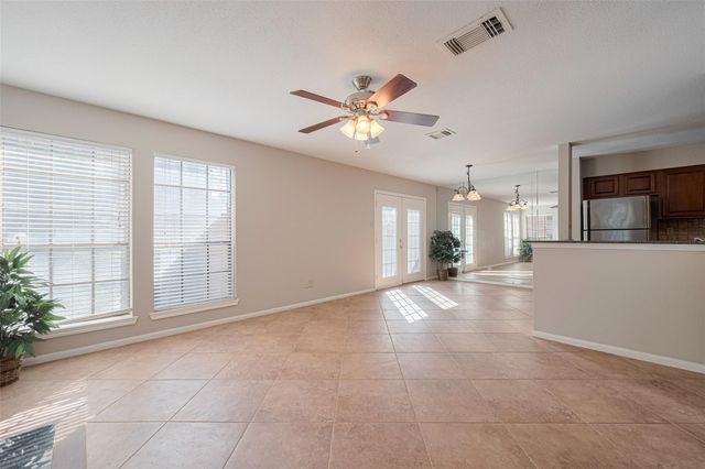 2211 S Kirkwood Road 19, Houston, TX 77077