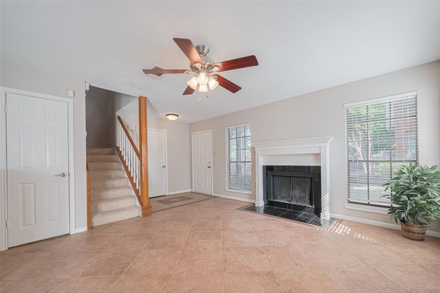 2211 S Kirkwood Road 19, Houston, TX 77077