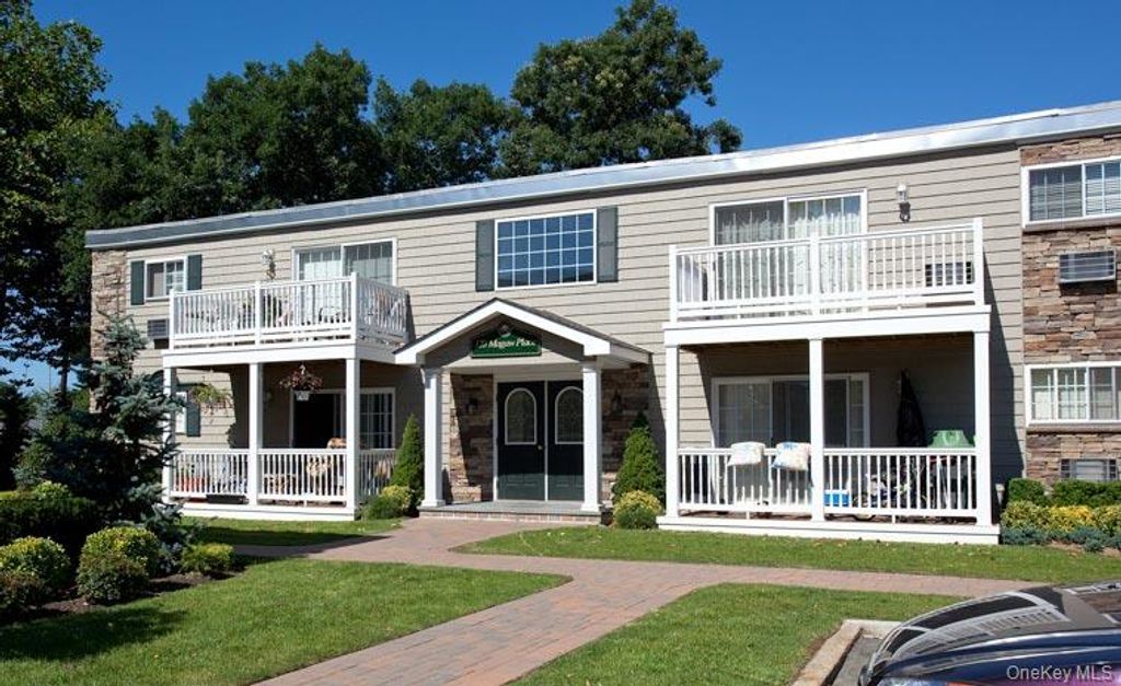 110 Magaw Place B05, West Babylon, NY 11704