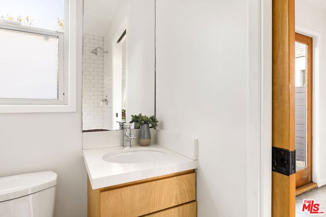 3225 Larga Avenue, Los Angeles, CA 90039