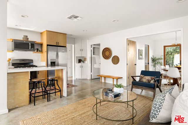 3225 Larga Avenue, Los Angeles, CA 90039