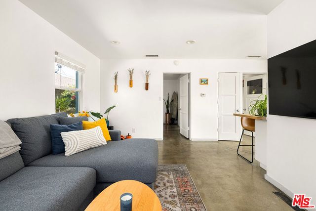 3225 Larga Avenue, Los Angeles, CA 90039