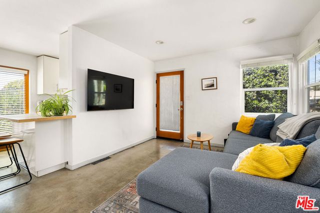 3225 Larga Avenue, Los Angeles, CA 90039