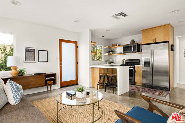 3225 Larga Avenue, Los Angeles, CA 90039