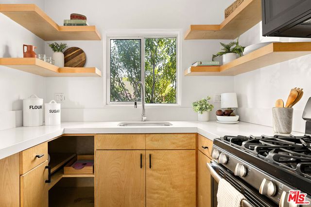 3225 Larga Avenue, Los Angeles, CA 90039