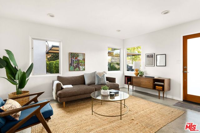 3225 Larga Avenue, Los Angeles, CA 90039