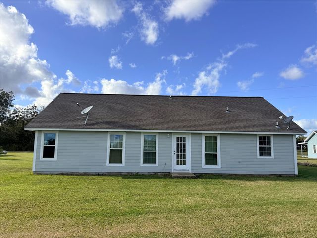 415 County Road 175, Bay City, TX 77415