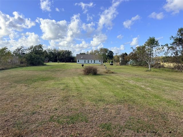 415 County Road 175, Bay City, TX 77415