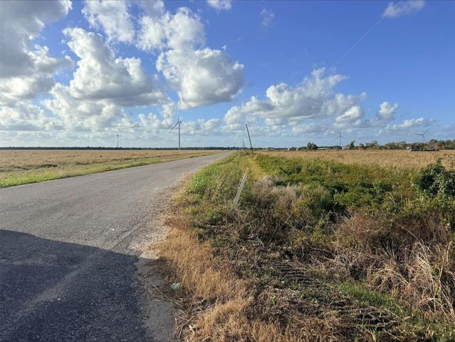 415 County Road 175, Bay City, TX 77415