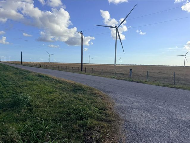 415 County Road 175, Bay City, TX 77415