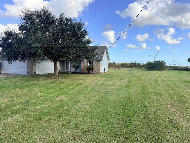 415 County Road 175, Bay City, TX 77415