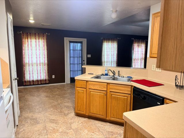 415 County Road 175, Bay City, TX 77415