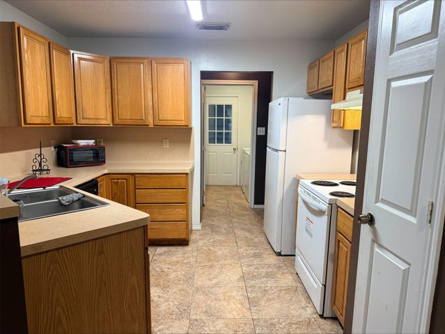 415 County Road 175, Bay City, TX 77415