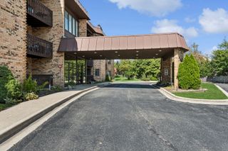 2880 Torrey Pine Lane 2F, Lisle, IL 60532