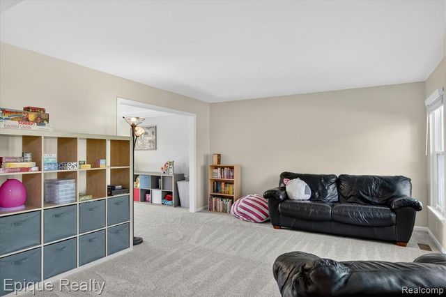 8068 Creek Bend Drive, Ypsilanti, MI 48197