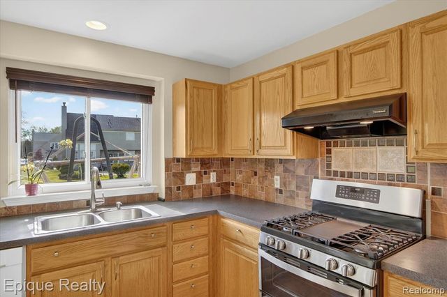 8068 Creek Bend Drive, Ypsilanti, MI 48197