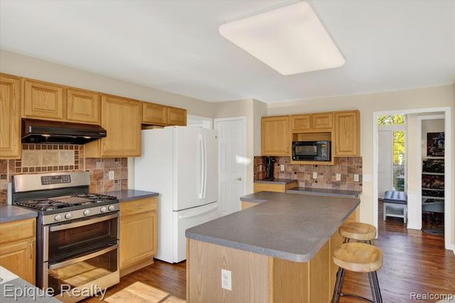 8068 Creek Bend Drive, Ypsilanti, MI 48197