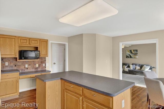 8068 Creek Bend Drive, Ypsilanti, MI 48197