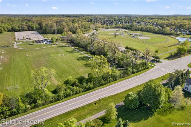 8068 Creek Bend Drive, Ypsilanti, MI 48197