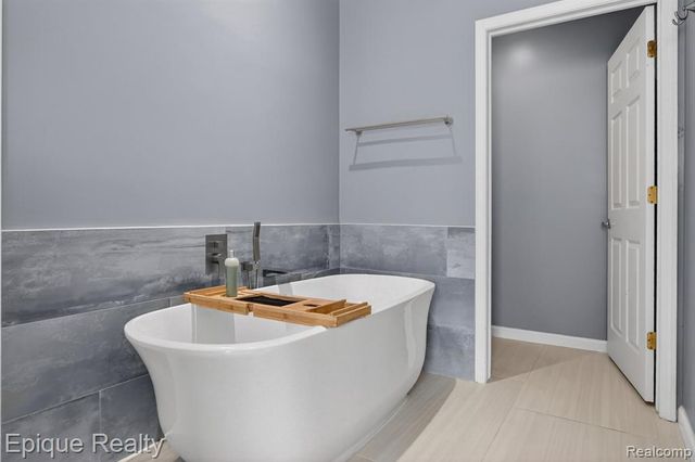 8068 Creek Bend Drive, Ypsilanti, MI 48197