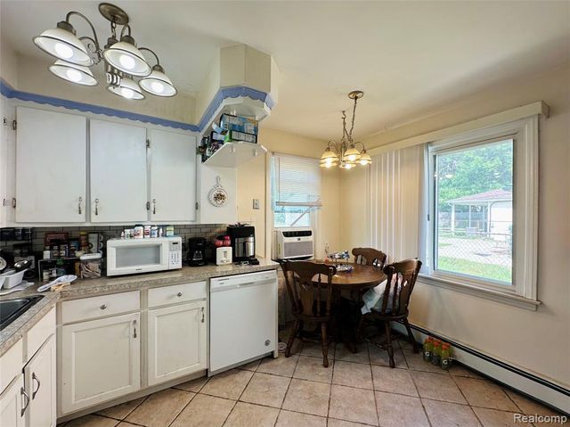 17629 Lincoln Avenue, Eastpointe, MI 48021