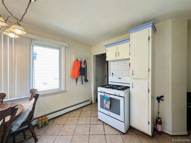 17629 Lincoln Avenue, Eastpointe, MI 48021