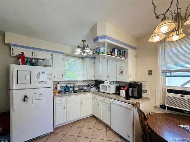 17629 Lincoln Avenue, Eastpointe, MI 48021