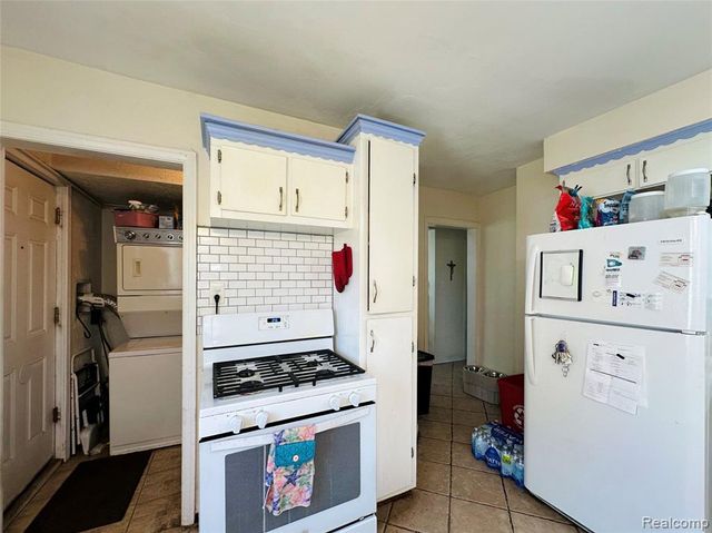 17629 Lincoln Avenue, Eastpointe, MI 48021