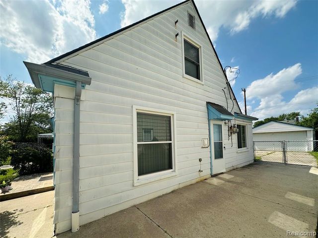17629 Lincoln Avenue, Eastpointe, MI 48021