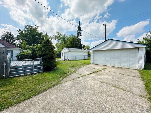 17629 Lincoln Avenue, Eastpointe, MI 48021
