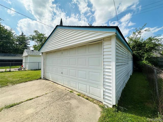 17629 Lincoln Avenue, Eastpointe, MI 48021
