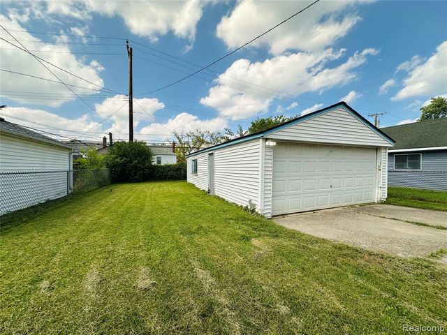 17629 Lincoln Avenue, Eastpointe, MI 48021