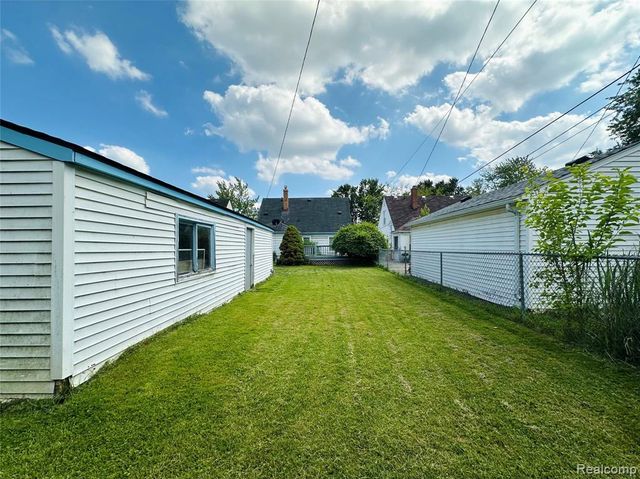17629 Lincoln Avenue, Eastpointe, MI 48021