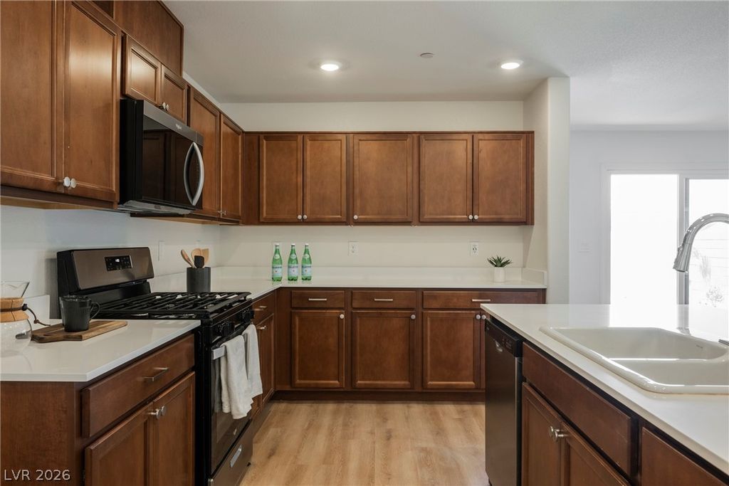 Image 10 of property listing at 724 Wild Highlands Lane, Henderson, NV 89015