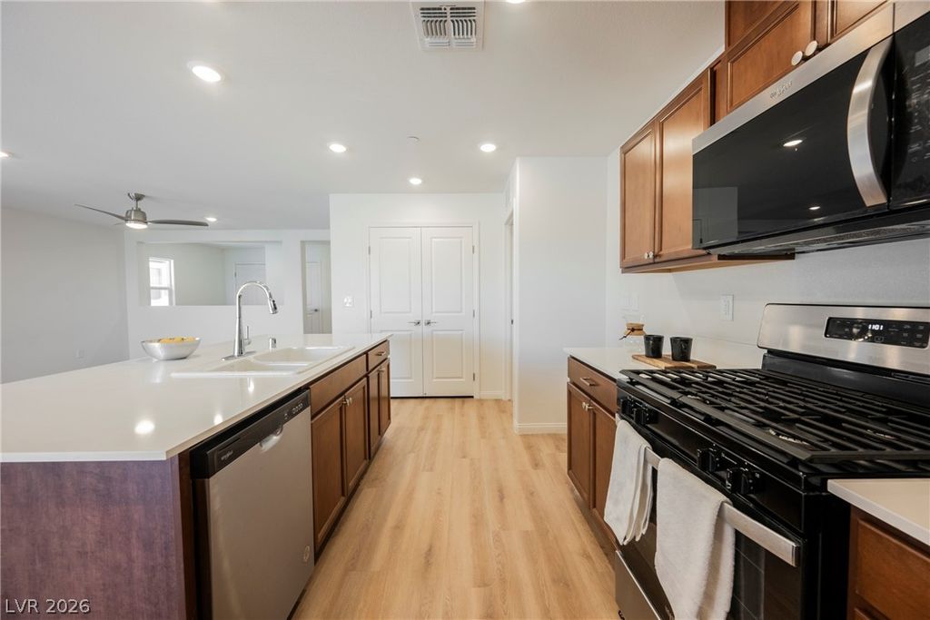 Image 12 of property listing at 724 Wild Highlands Lane, Henderson, NV 89015