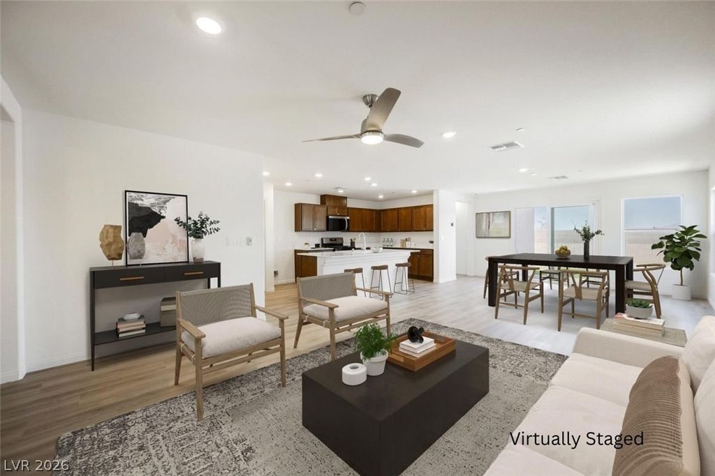 Image 2 of property listing at 724 Wild Highlands Lane, Henderson, NV 89015