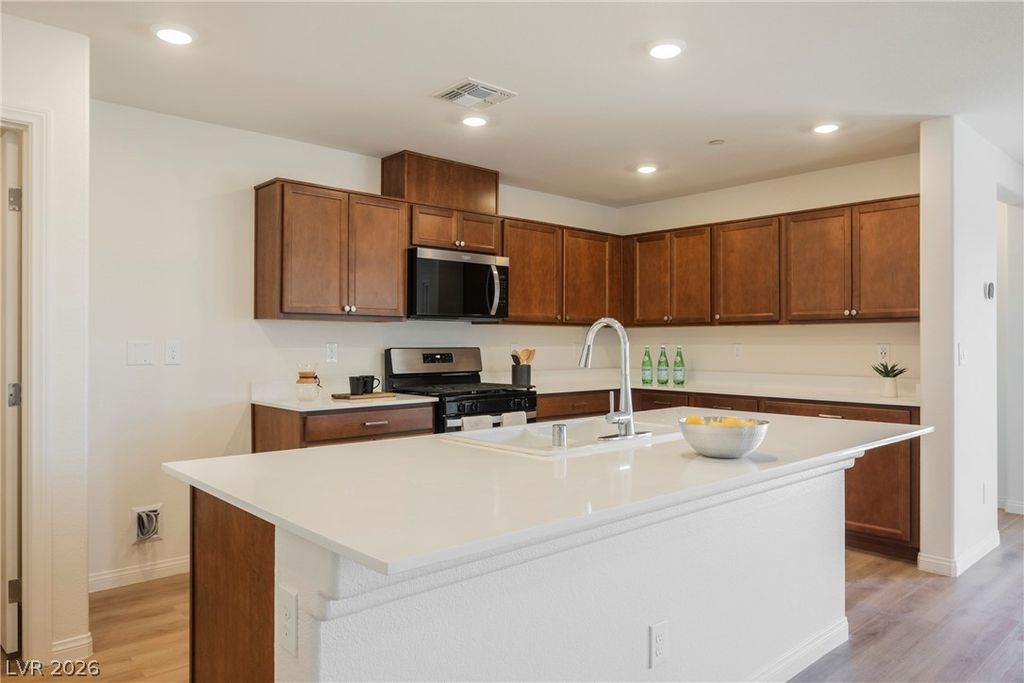 Image 3 of property listing at 724 Wild Highlands Lane, Henderson, NV 89015