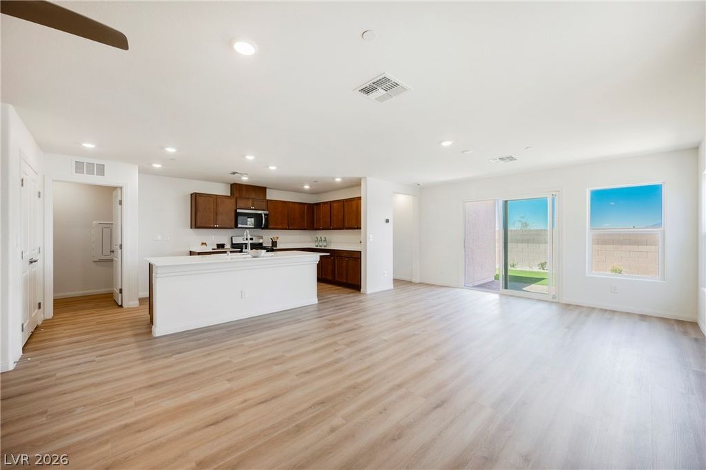 Image 8 of property listing at 724 Wild Highlands Lane, Henderson, NV 89015