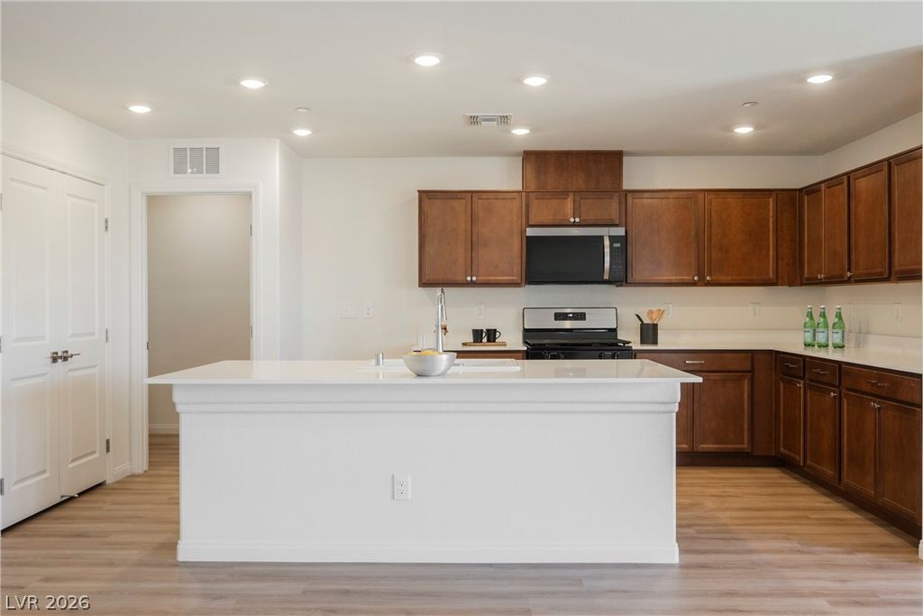 Image 9 of property listing at 724 Wild Highlands Lane, Henderson, NV 89015