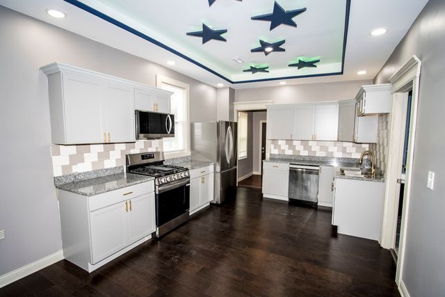 845 W 50th Place, Chicago, IL 60609