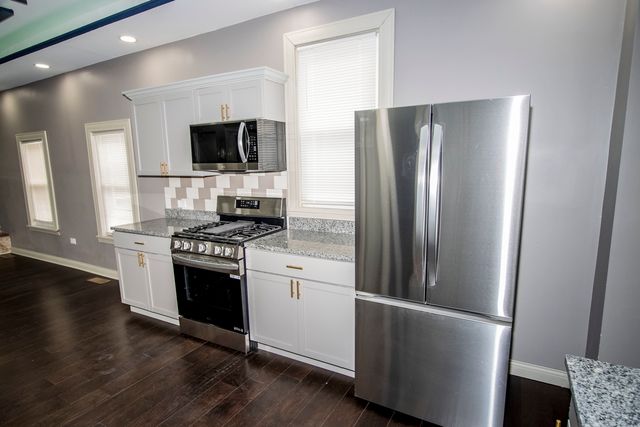 845 W 50th Place, Chicago, IL 60609