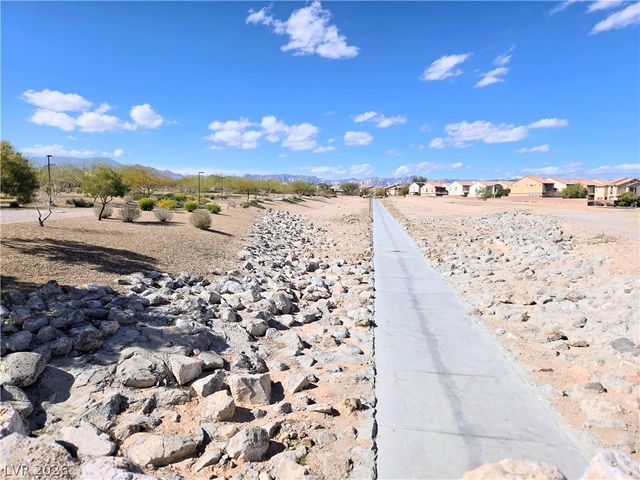 9313 Night Mesa Street, Las Vegas, NV 89178